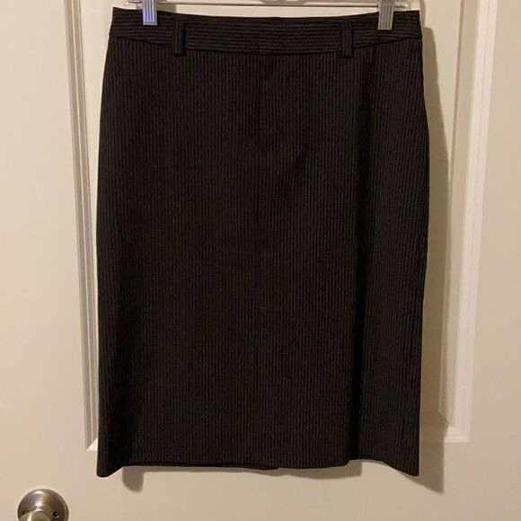 Gap Pencil Skirt    - Picture 2 of 7
